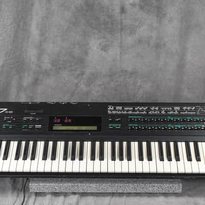 Buy used YAMAHA DX7 II-D Digital Programmable Synthesizer in Very Good Condition