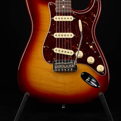 Fender Fender 70th Anniversary American Professional II Stratocaster  Comet Burst 2024 - Comet Burst image 3