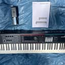 Roland JUNO-DS 88 KEYBOARD & GATOR ROLLING CASE 2019 - BLACK