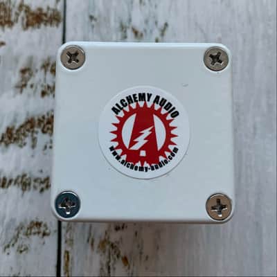 Alchemy Audio "Dead Bat" Dying 9 Volt Battery Simulator Effect Pedal Voltage Sag image 5