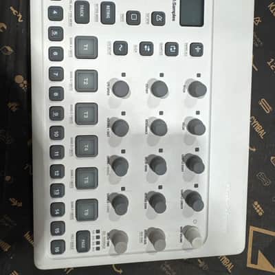 Elektron Model:Samples 2019 - 2020 - White image 3