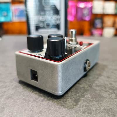Electro-Harmonix Memory Toy Analog Echo / Chorus 2009 - Present - Black / White / Red image 3