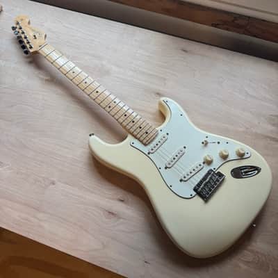 Fender American Standard Stratocaster with Maple Fretboard 2008 - 2016 - Olympic White image 2