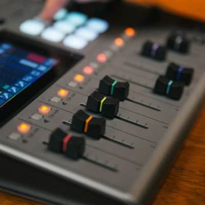 Zoom PodTrak P8 Podcasting Mixer and Recorder image 6