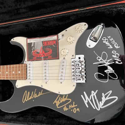 EVH Van Halen 2004 Guitar / Pass / Picks  - Signed by EVH and full band image 11