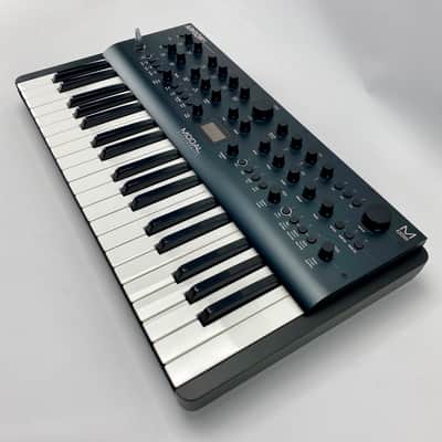 Modal Electronics Argon8 37-Key Polyphonic Wavetable Synthesizer - ( SNR-2107 ) image 2