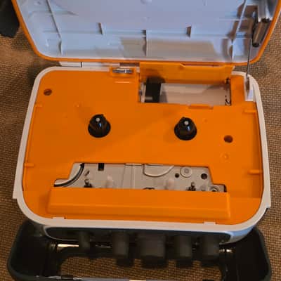 Sony WM-FS555 AM FM auto-reverse cassette walkman Early 2000s - White gray orange image 7
