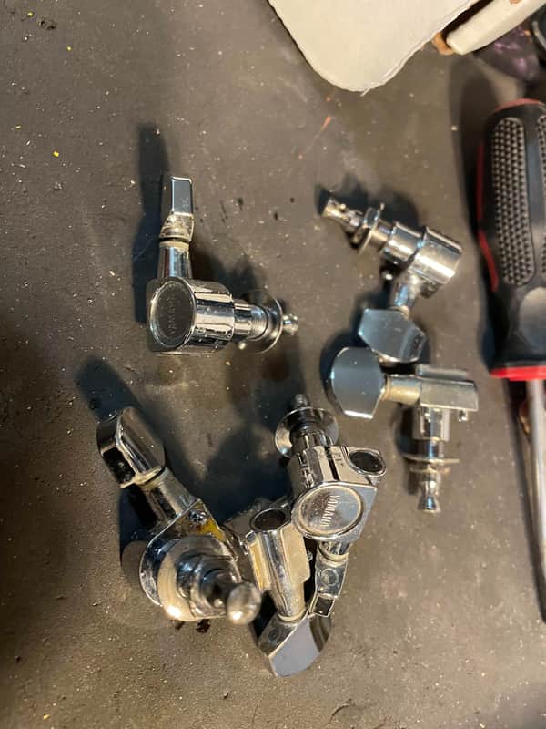 Yamaha unknown 80, 90 - original 6 inline tuners image 1