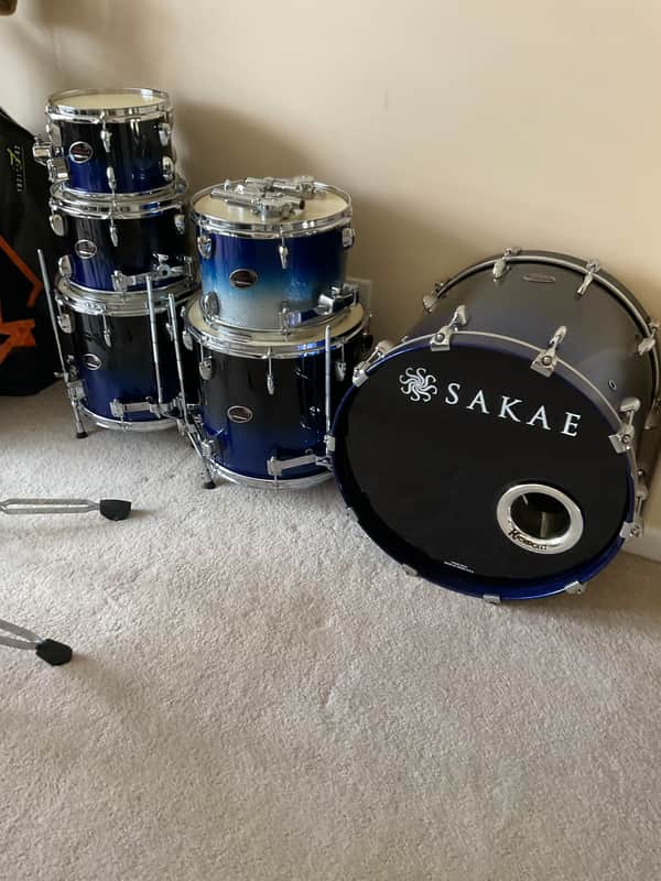 Sakae Almighty Maple 5Piece 2014-2015 - Royal Blue Sparkle into