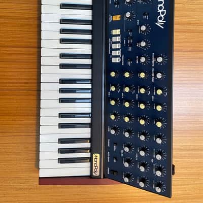 Behringer MonoPoly 37-Key Polyphonic Synthesizer