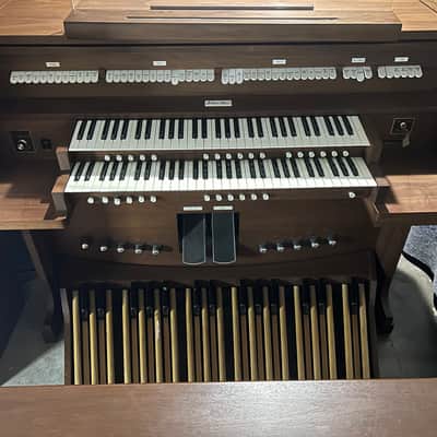 Allen Digital Computer Organ w/ 32 Note Concave Pedalboard, Bench & Allen HC15 Speakers! image 1