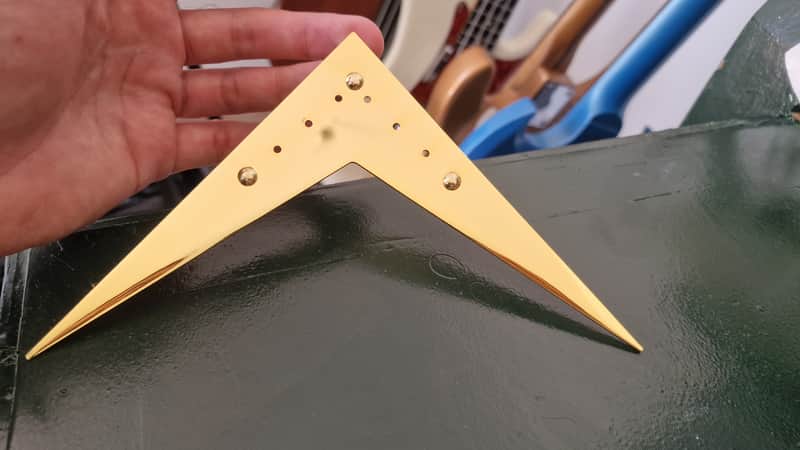 OEM Flying V Stringplate Tailpiece with nails / tacks - Gold image 1