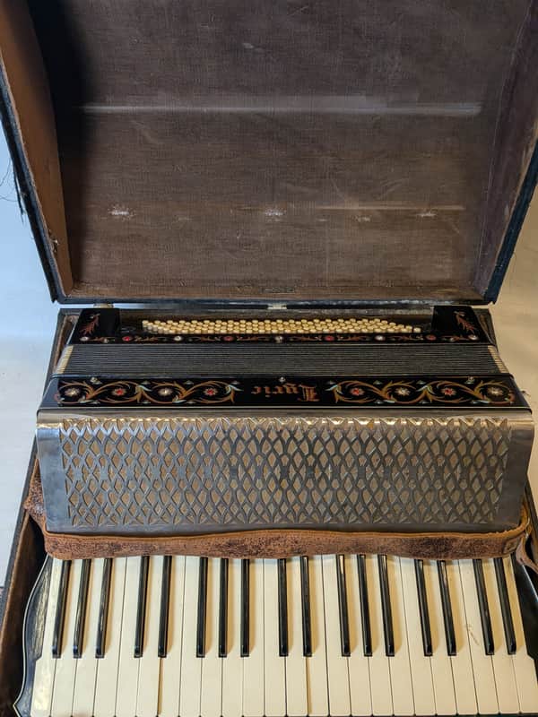 Vintage Lyric Accordion image 1