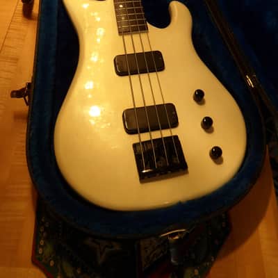 Gibson  IV Bass 1987 Pearl White image 1