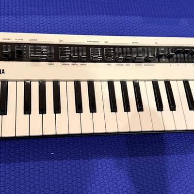 Yamaha Reface CS Virtual Analog Synth - White - Excellent Condition image 2