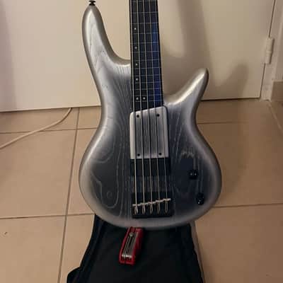 Ibanez GWB25th-SWF Gary Willis 25th Anniversary Signature Soundgear Fretless 2024 - Present - Silver Wave Burst Flat image 1