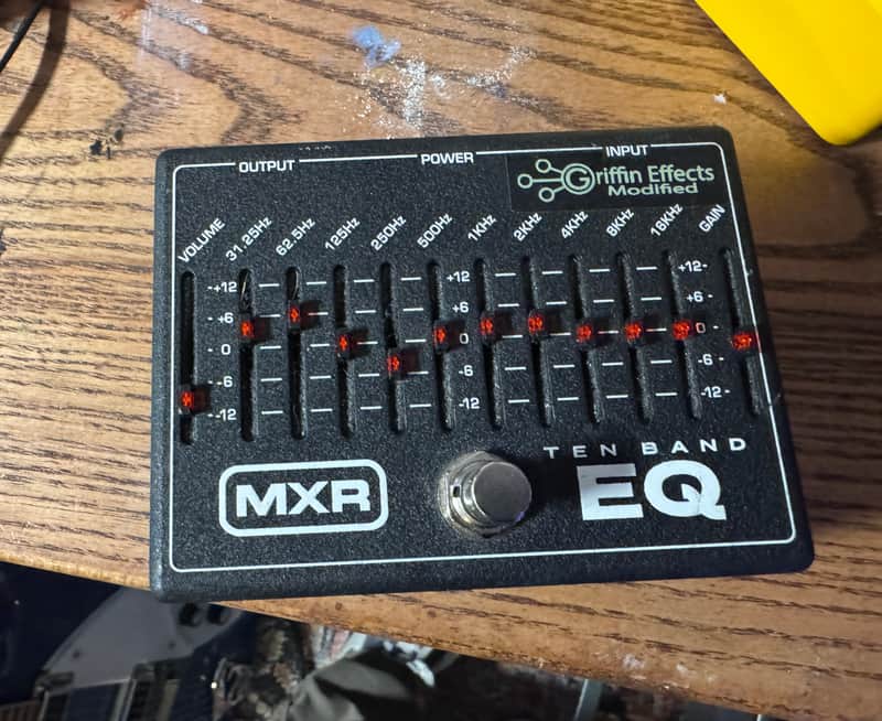 ギター MXR M108 EQ Amazon.com: MXR M108S Ten Band EQ Dual Output True Bypass Effects