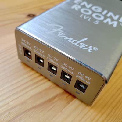 FENDER ENGINE ROOM LVL5 POWER SUPPLY PEDALS image 3