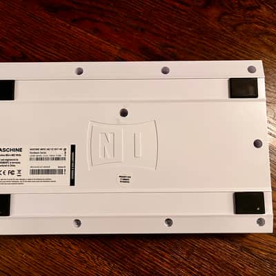 Native Instruments Maschine Mikro MKII 2010s - White image 2