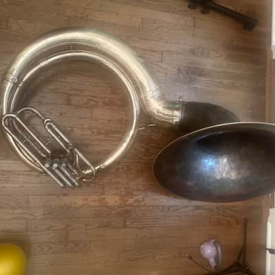 King 2350 BBb Sousaphone with detachable cluster, includes case. image 3