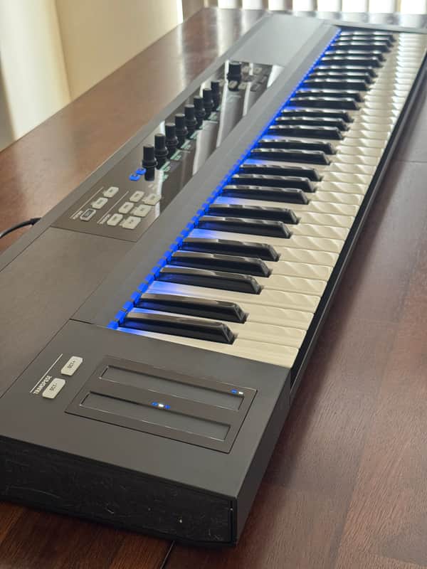 Native Instruments Komplete Kontrol S61 2010s - Black image 1