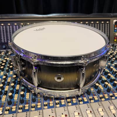 Gretsch 4102 Renown 14x5.5" 8-Lug Snare Drum with Round Badge 1958 - 1966 Tri-Tone Blue and Silver image 15