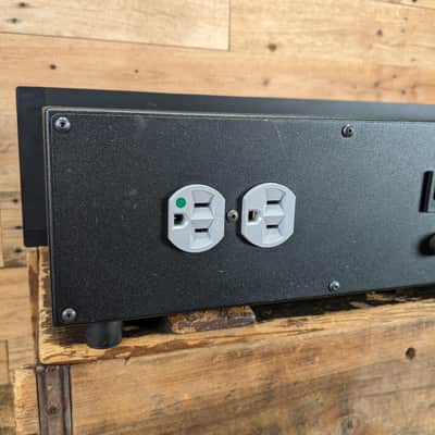 Transparent PowerIsolator 4 Power Conditioner ( one of two we have posted for sale ) image 8