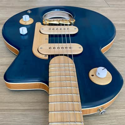 Ceci Domino 2021 Blue image 7