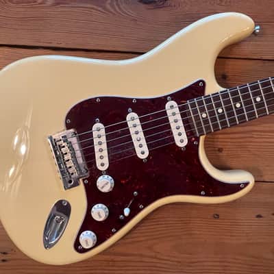 Fender Limited Edition Standard Stratocaster 2014 - Vintage White image 2