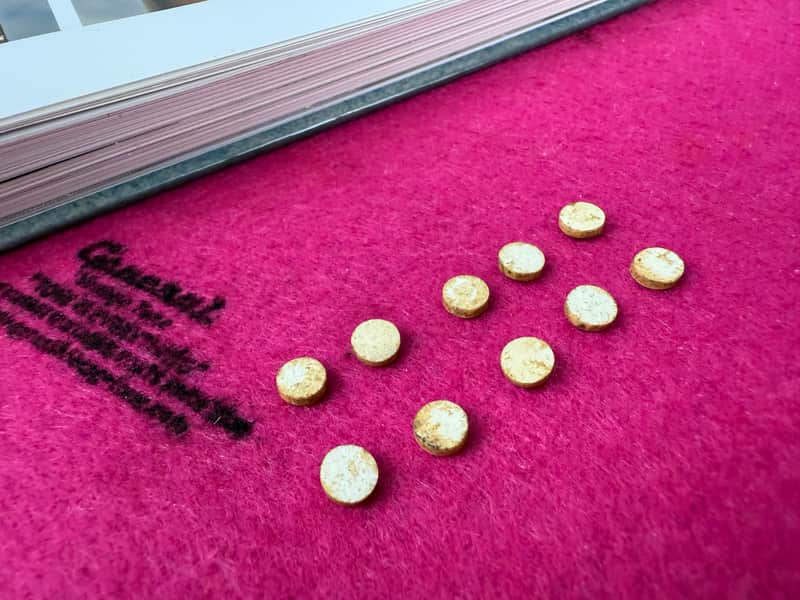 General Vintage Tone Phenolic paper NOS white  clay Dot Inlays 1959 - 1963  ( 10 Dots 1/4" ) Pre cbs Fender ®️ Pre cbs Material. - NOS image 1