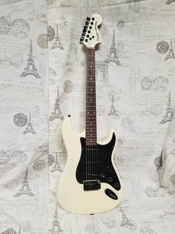 Squier Standard Series Stratocaster 2002 White Matching Headstock