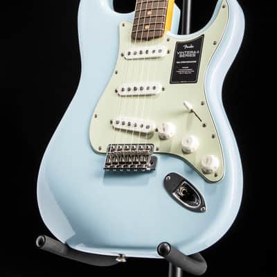 Fender Limited Edition Vintera II Road Worn '60s Stratocaster Sonic Blue image 5