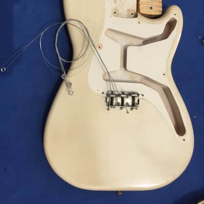 Fender Duo-Sonic 1957 Desert Sun image 13