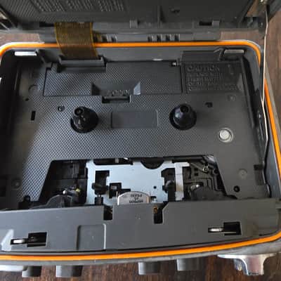 Panasonic ShockWave RQ-SW10 AM FM cassette player Early 2000s - Yellow gray orange image 4