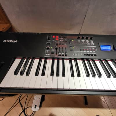 Yamaha S70 XS weighted 76 note keyboard/Synth with Motif XS Engine image 9