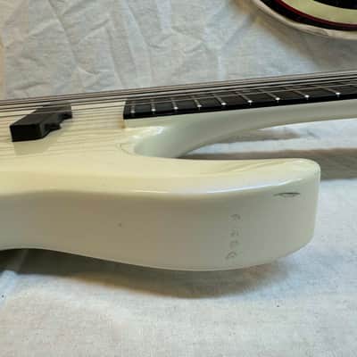 Carvin LB76 LB-76 6-string Bass with Case - s/n 43381 - Pearloid White image 10
