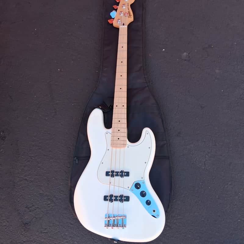 electric bass guitar with an asymmetric - Artic white image 1