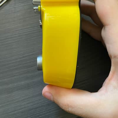 Danelectro Tuna Melt Tremolo 2010s - Yellow image 4