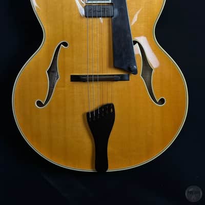 Benedetto Manhattan from 2000 in natural finish with case. "Guild Custom Shop Nashville production" image 3