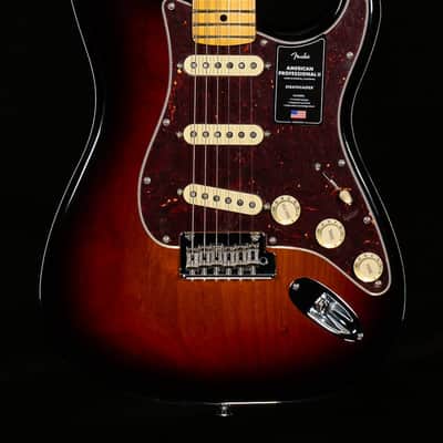 Fender American Professional II Stratocaster 3-Color Sunburst Maple Fingerboard (139) image 3