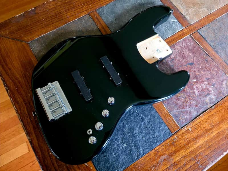Squier 5-string Deluxe J Jazz bass body loaded active - blk image 1