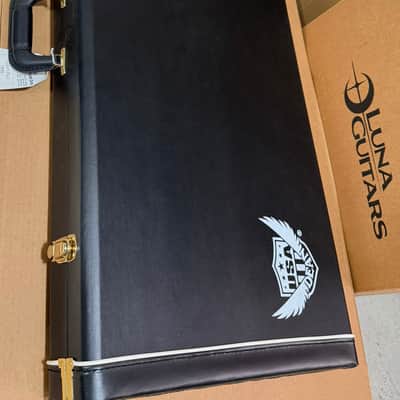 Dean USA Vengeance Mahogany Pickguard Gold Hardware V with Hard Case Gloss Natural USA VEN PG GN image 12
