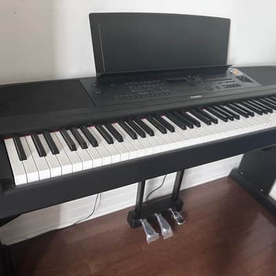 Yamaha DGX-670 88 Key Arranger Piano with Stand 2016 - Present - Black image 2