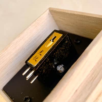 Koetsu Urushi Black MC Phono Cartridge, Samarium cobalt magnet, Silverplated Copper Coil, Boron Cantilever image 7