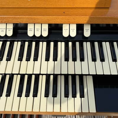 Hammond L-100 Series Organ 1961 - 1972 - Natural image 3