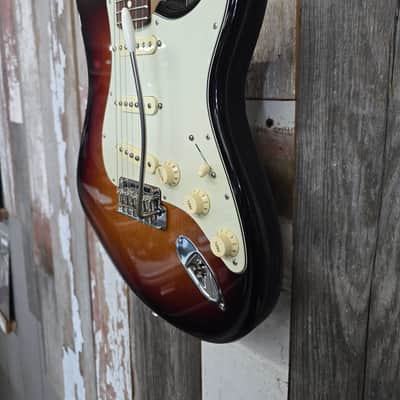 Fender American Professional Stratocaster with Rosewood Fretboard 2017 -Sunburst image 4