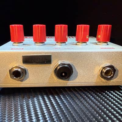 Mojo Hand FX Sericon 2021 - Present - Silver / Red image 3