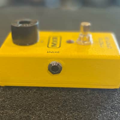 MXR M148 Micro Chorus Yellow Modulation Effect Pedal for Electric Guitar image 7