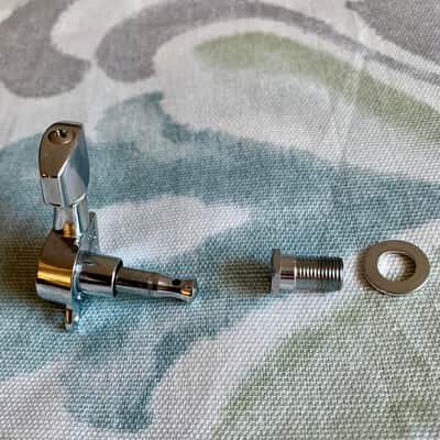 1 Squier Logo Guitar Tuner / Machine Head (2009) Vintage Style 45 degree Mounting Tab image 4