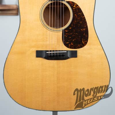 Martin D-18 - Natural image 1
